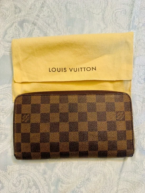 Louis Vuitton Damier Ebene Zip-Around Wallet in Brown and Dark Brown - Picture 14 of 14